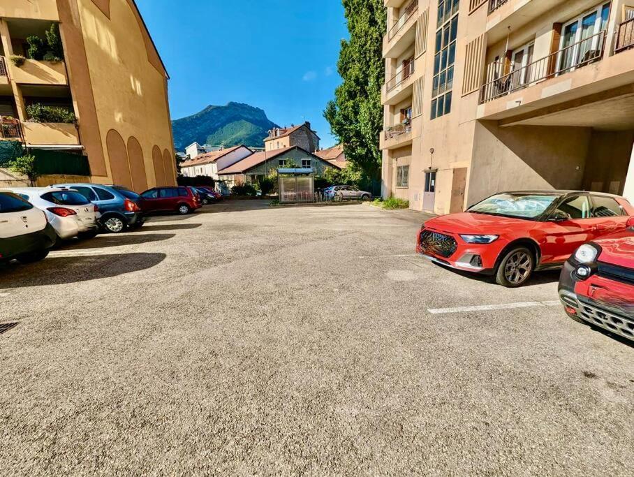 Magnifique T2 Refait A Neuf - Calme & Tout Equipe Avec Parking Grenoble Exterior foto
